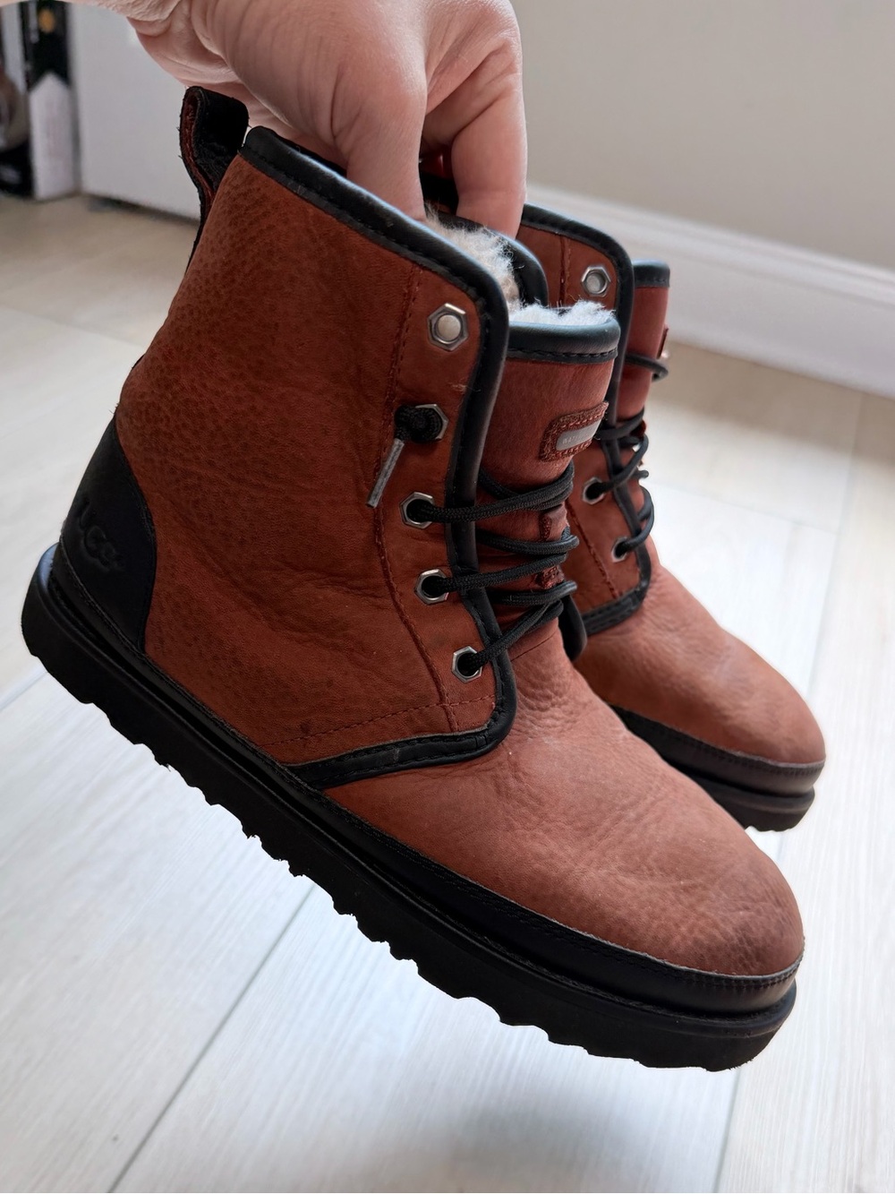Men’s UGG Harkley Boots size 6